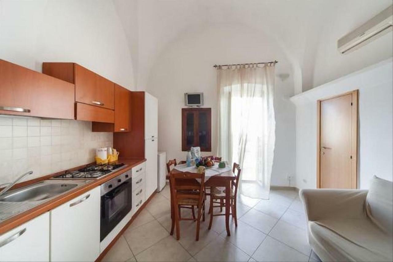 Monolocale Finemente Ristrutturato Ostuni Buitenkant foto